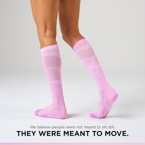 Feetures Compression Knee High Socks - Graduated Compression Socks for Women & Men - (1 Pair) - color: Rose Quartz (1 Pair), size: Medium