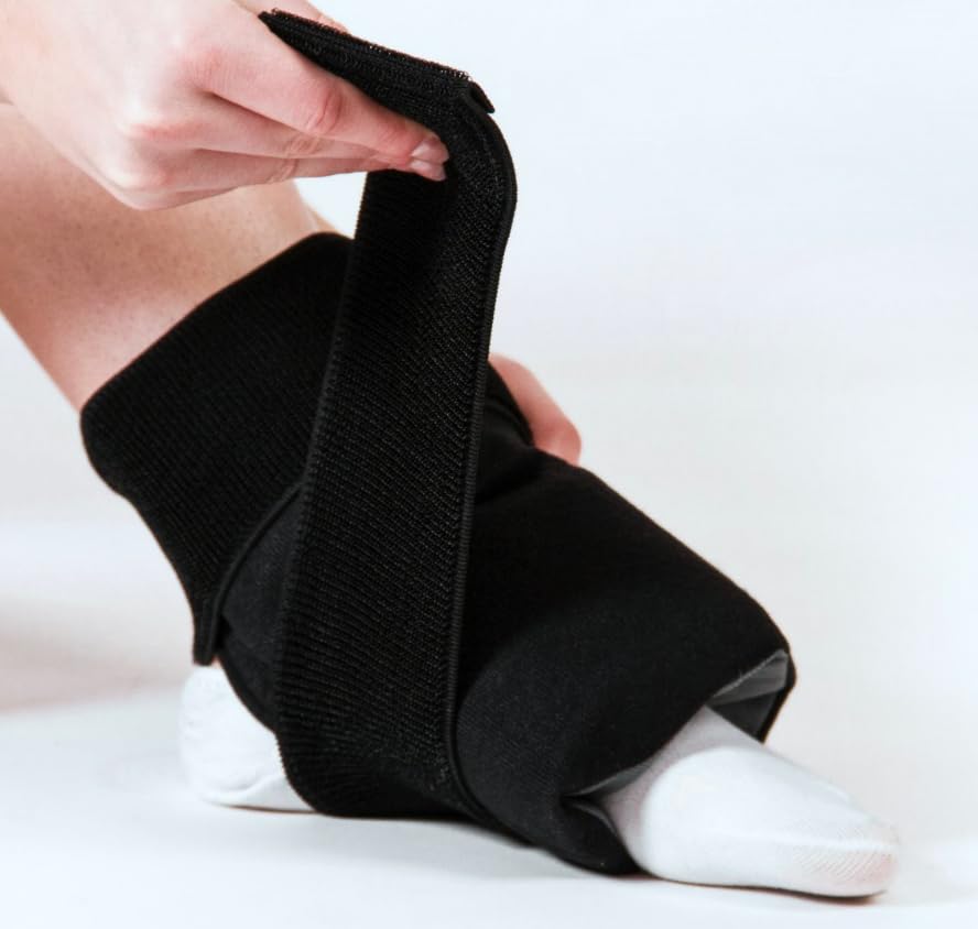 Cryopak Cold and Hot Therapy Wrap, Black, Latex-Free, Non-Toxic, for Back, Abdomen, Hip, Sports Injury Prevention, Recovery (Medium). kit Includes Flexible Gel Compress, Sleeve and Strap. - size: Medium