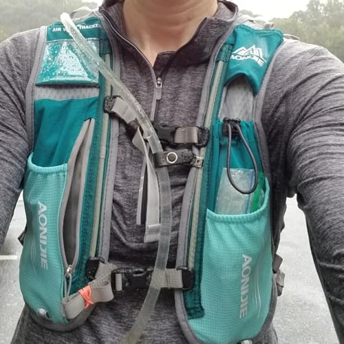 TRIWONDER Running Vest Hydration Pack Backpack for Men & Women, Lightweight Trail Marathon Run Race Vest for Cycling Jogging - color: 01 Light Blue - with 1.5L Water Bladder
