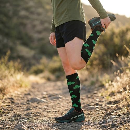 COUVER Unisex Graduated Athletic Compression Socks - color: Cloverleaf, size: Large-X-Large