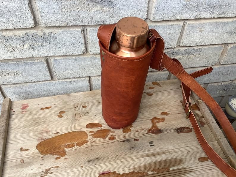 Reusable leather wine bottle carrier, unisex water bottle holder, stylish, convenient (brown)